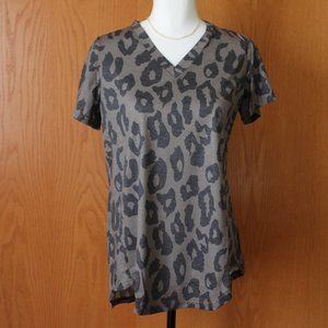 Women's V-Neck T-Shirt - Leopard Print - S